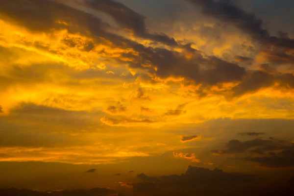 Cielo con nubes y sol — Foto de Stock