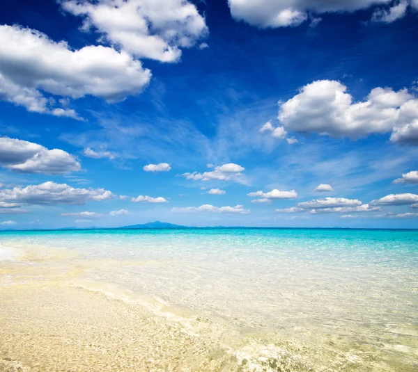 Céu azul e mar — Fotografia de Stock