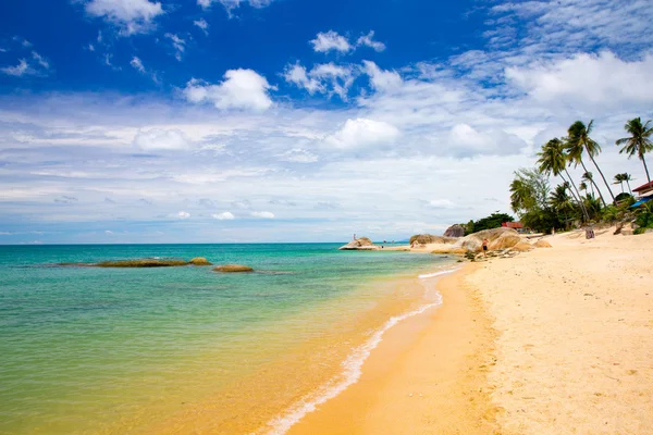 Strand und Himmel am Meer — Stockfoto