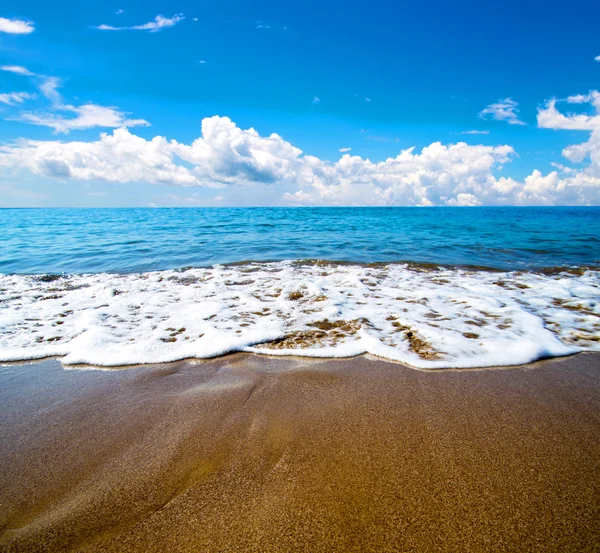 Playa y mar tropical —  Fotos de Stock