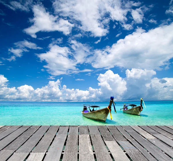 Plage et mer tropicale Images De Stock Libres De Droits