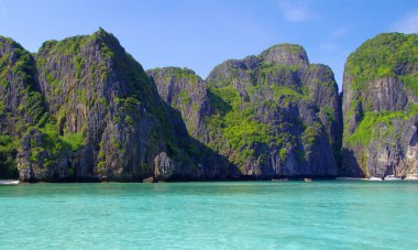 Kayalar ve Krabi denizde