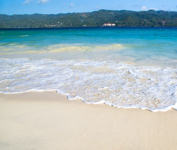 Mare tropicale e cielo blu — Foto Stock