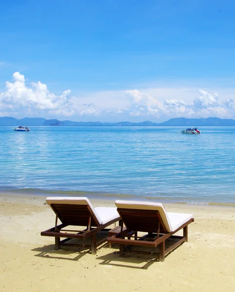 Strand und tropisches Meer — Stockfoto