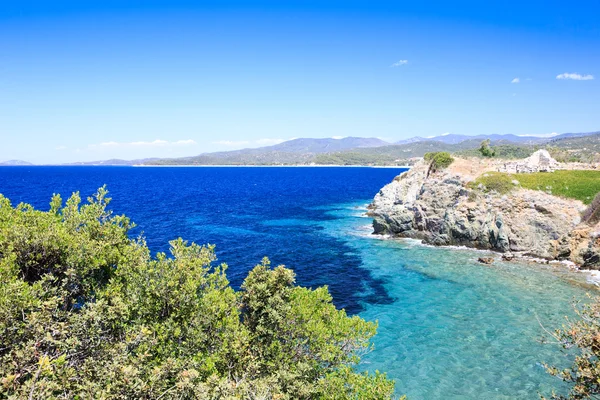 Spiaggia e mare tropicale — Foto Stock