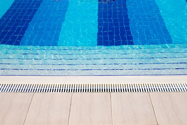 Hermosa piscina — Foto de Stock