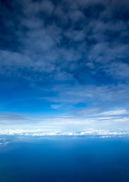 Moln i blå himmel — Stockfoto