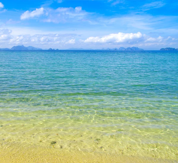 Rochers et la mer en Krabi — Photo