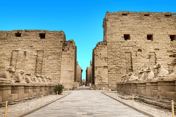 Alte Ruinen von karnak — Stockfoto