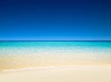 tropik sahil ve gökyüzü