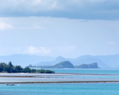 tropikal deniz ve gökyüzü