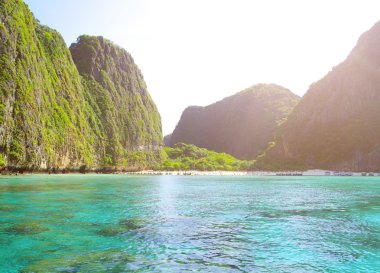 Kayalar ve Krabi denizde