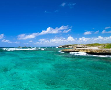Karayip Denizi ve mükemmel gökyüzü