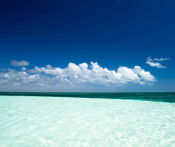 Tropische zee en hemel — Stockfoto