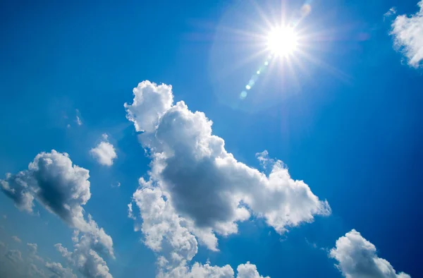 Cielo azul con nubes — Foto de Stock