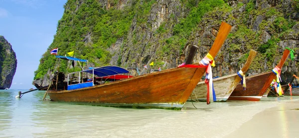 Barcos de cauda longa em Tailândia — Fotografia de Stock