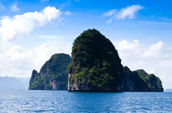 Beach and tropical sea — Stock Photo, Image