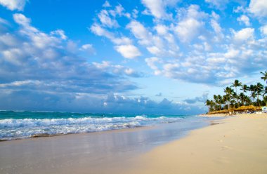 tropikal deniz ve gökyüzü