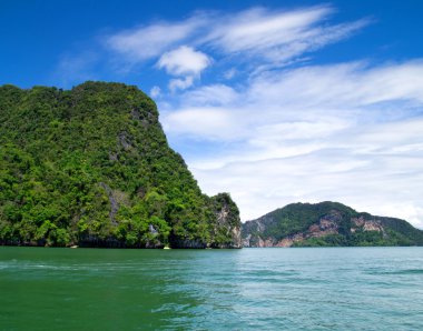 Tayland 'da kayalar ve deniz