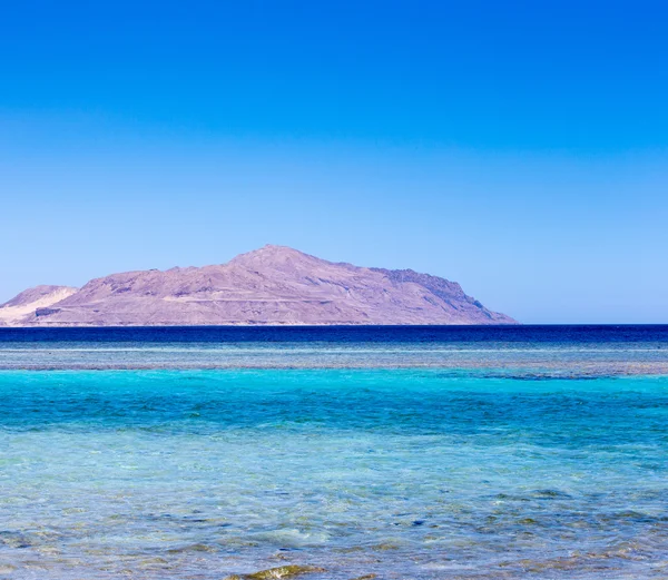 Mer tropicale et ciel bleu — Photo