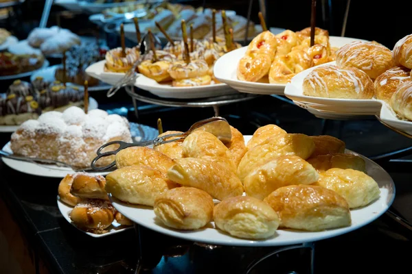 Variété de gâteaux savoureux — Photo