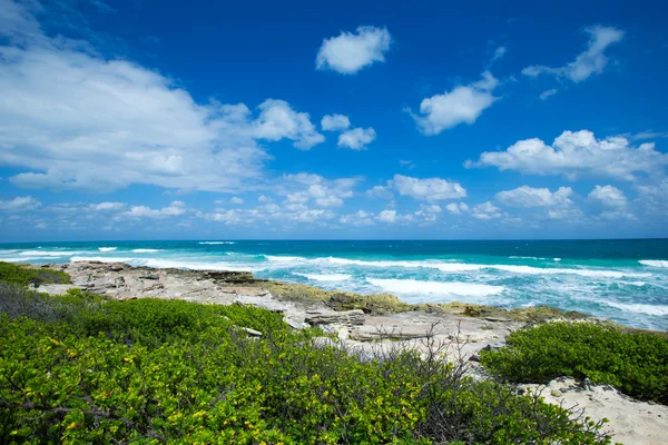 Mar e céu tropicais — Fotografia de Stock