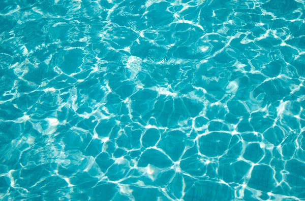 Eau de piscine bleue — Photo