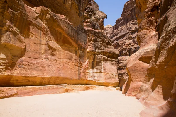 Röda klippformationer i Petra — Stockfoto