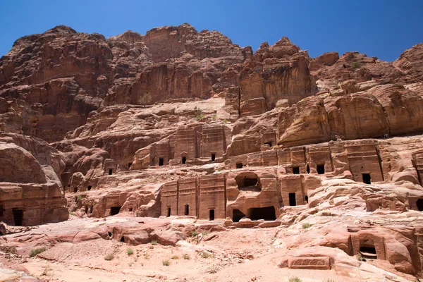 Petra kırmızı kaya oluşumları — Stok fotoğraf