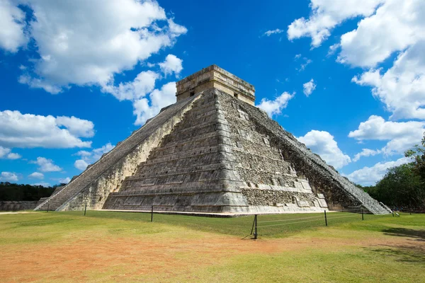 Pirámide de Kukulkan en México — Foto de Stock