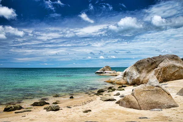 Plaj ve tropikal deniz — Stok fotoğraf