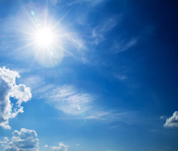 Cielo azul con nubes —  Fotos de Stock