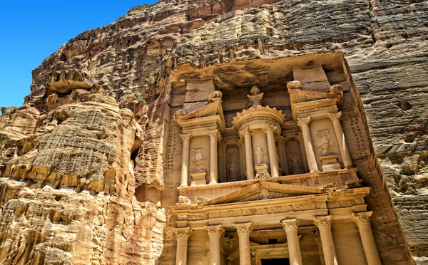 艾尔卡兹尼神殿在 petra，约旦 — 图库照片