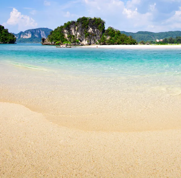 Playa y mar tropical — Foto de Stock