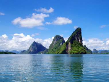 Kayalar ve Krabi denizde
