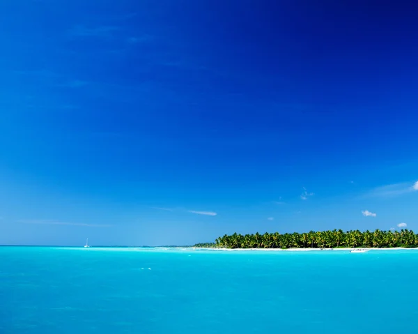 Тропическое море и небо — стоковое фото