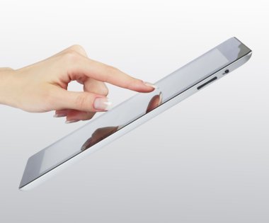 Kadın el ve dijital tablet