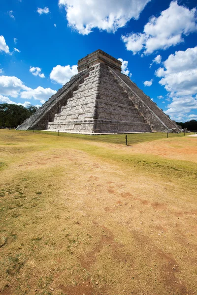 Pirâmide de Kukulkan em Chichen Itza Site — Fotografia de Stock