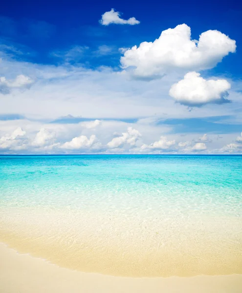 Playa y mar tropical — Foto de Stock