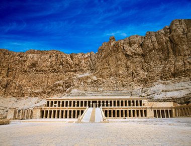 Başına tapınak yakınlarında Luxor