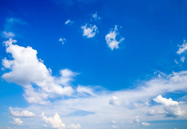 Luchtachtergrond met wolken — Stockfoto