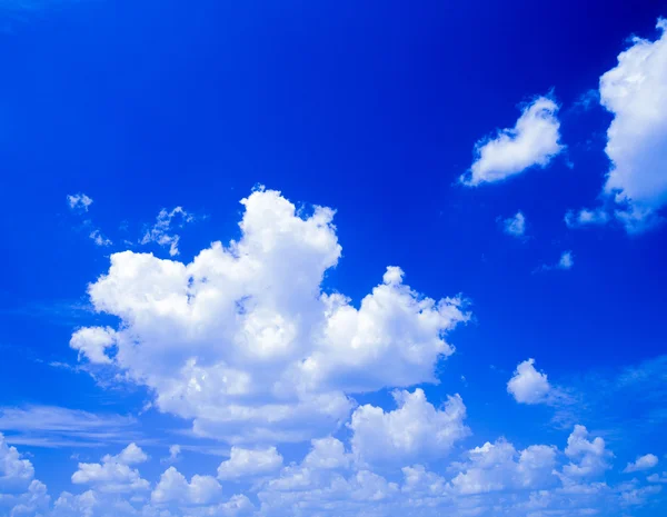 Cielo fondo con nubes — Foto de Stock