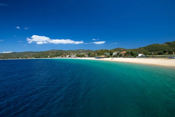 Spiaggia e mare tropicale — Foto Stock