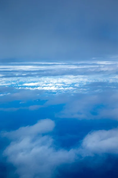 Nuvens no céu azul — Fotografia de Stock