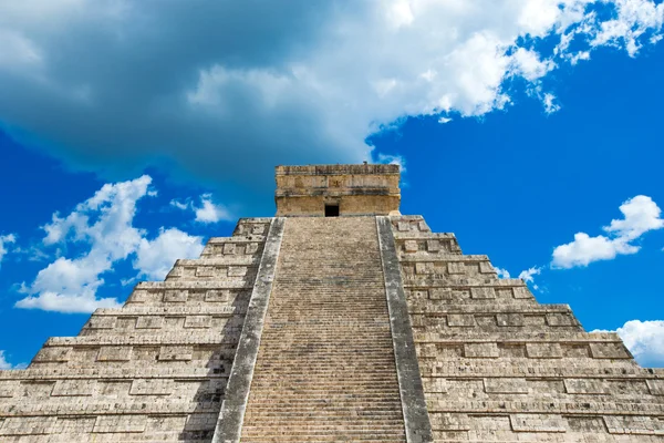 Pirámide de Kukulkan en México — Foto de Stock