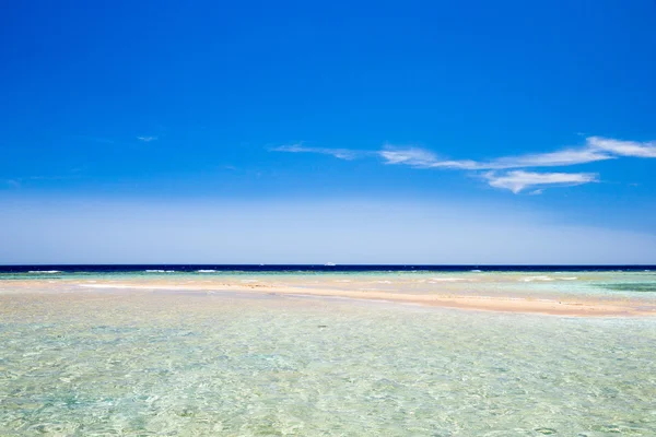 Strand en tropische zee — Stockfoto