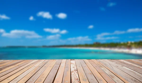 Spiaggia e mare tropicale — Foto Stock