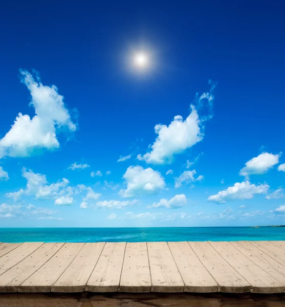 Beach and tropical sea — Stock Photo, Image