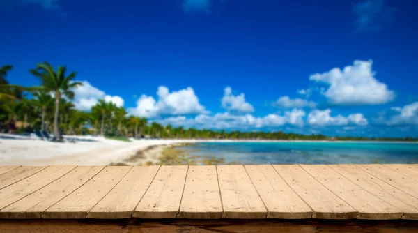 Beach and tropical sea — Stock Photo, Image