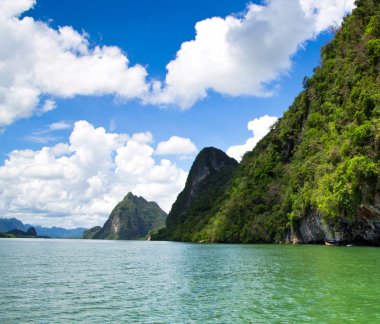 Kayalar ve Krabi denizde